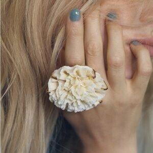 Zara NWT Cream Flower Maxi Statement Cocktail Ring. Size 6